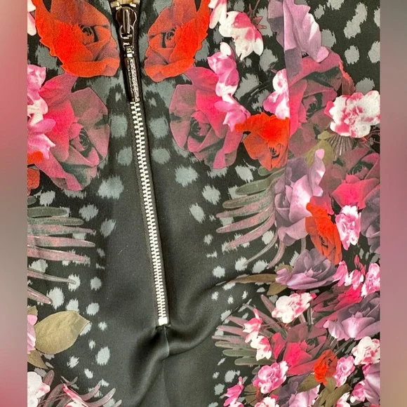 Guess Pencil Skirt - Picture 3 of 4